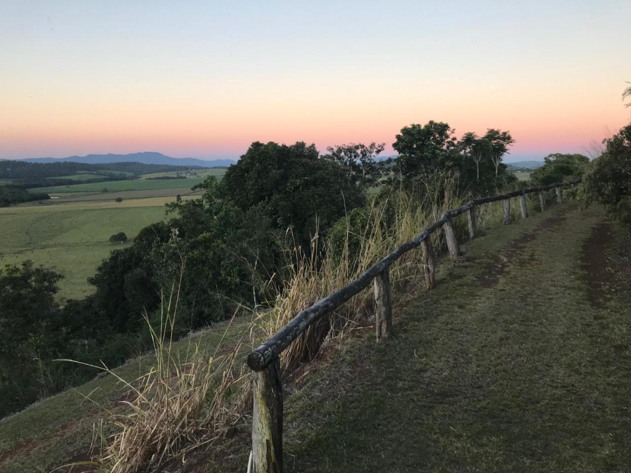 Mt Quincan Crater Retreat Yungaburra Exterior photo
